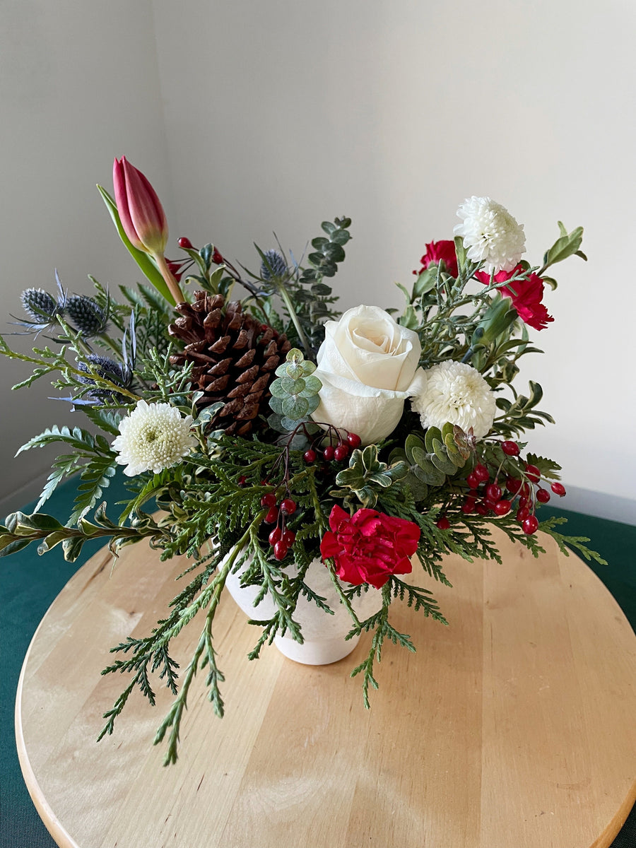 Holiday Centerpiece STUDIO EVEN Primrose & Willow Florals