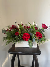 Load image into Gallery viewer, (PRE-ORDER) Holiday Centrepiece