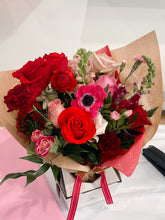 Load image into Gallery viewer, Valentine's Day Mixed Bouquet Pre-order (4 sizes to choose!)
