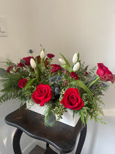 Load image into Gallery viewer, (PRE-ORDER) Holiday Centrepiece
