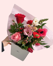 Load image into Gallery viewer, Valentine's Day Mixed Bouquet Pre-order (4 sizes to choose!)

